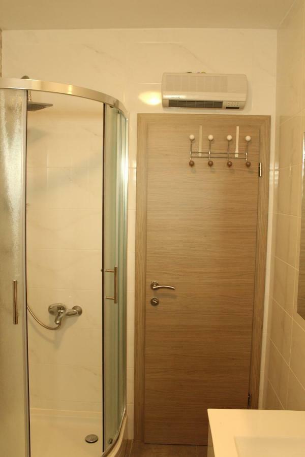 Mihaela Apartment มลินี ภายนอก รูปภาพ